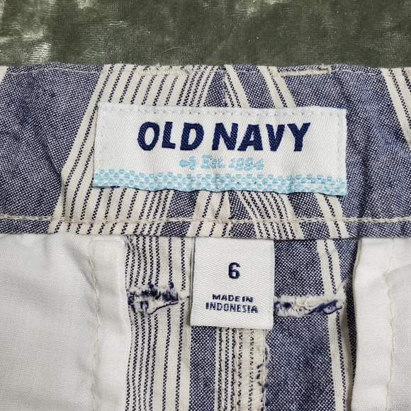 Old Navy Striped Cuffed Shorts - Picture 2 of 10